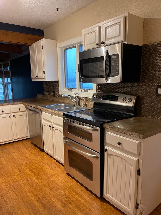 Foto principal - 123 S Willow Ave