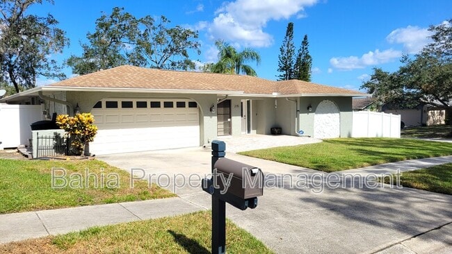 Building Photo - 215 Meadowcross Dr