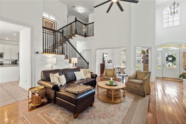 Building Photo - Gorgeous Home In Auburn Available Now--Spa...