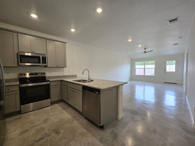 Foto del edificio - 807 Wax Myrtle Ct