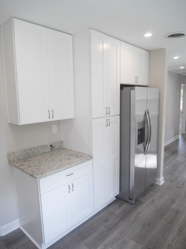 Foto del edificio - Charming Single-Family Home with Modern Up...