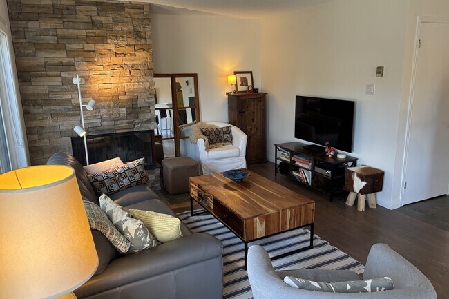 Photo du bâtiment - 826 Suncrest Cir
