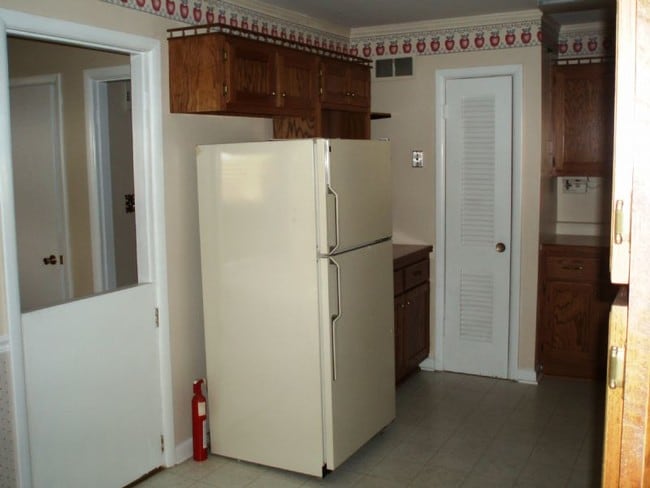 Building Photo - Large House With Extra Living Area