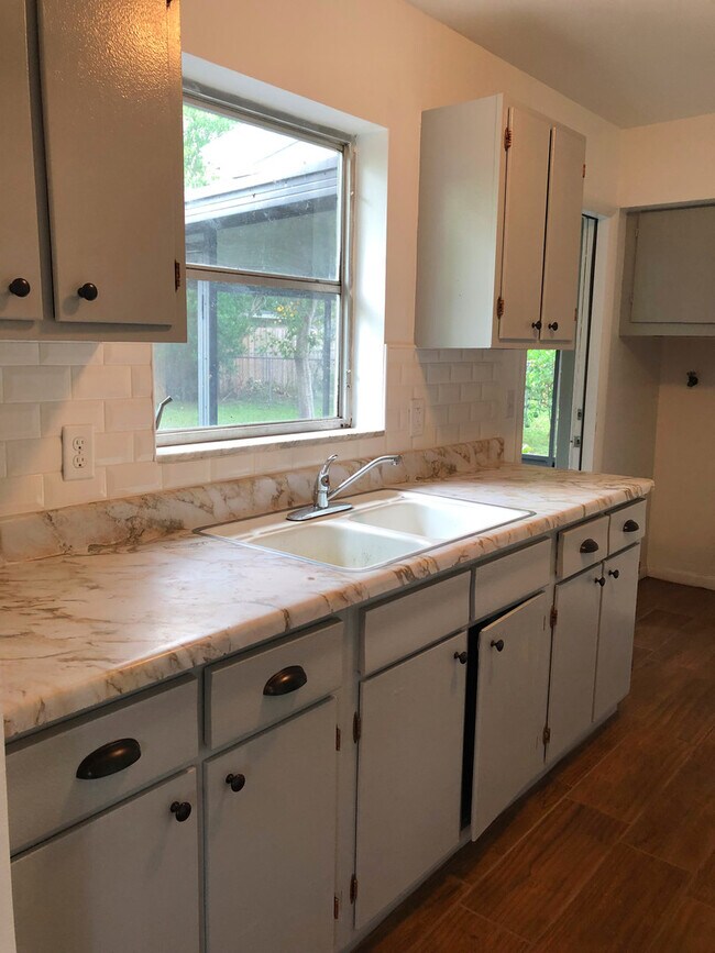 Foto del edificio - 2 Bed 1 Bath Home | Pet Friendly | Washer ...