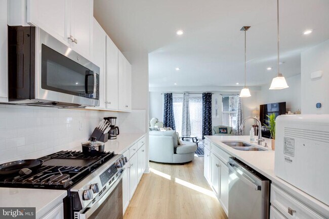 Building Photo - 4468 Sulford Ter