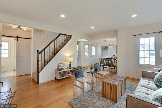 Building Photo - Perfect 4 bedroom count Home in Columbia H...