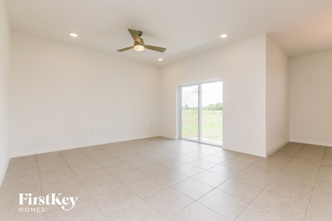 Foto del edificio - 612 Crown Rose Dr
