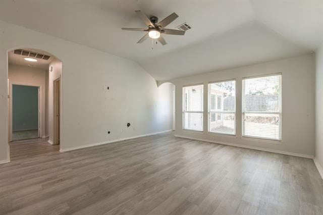 Foto del edificio - 912 Hidden Oaks Dr