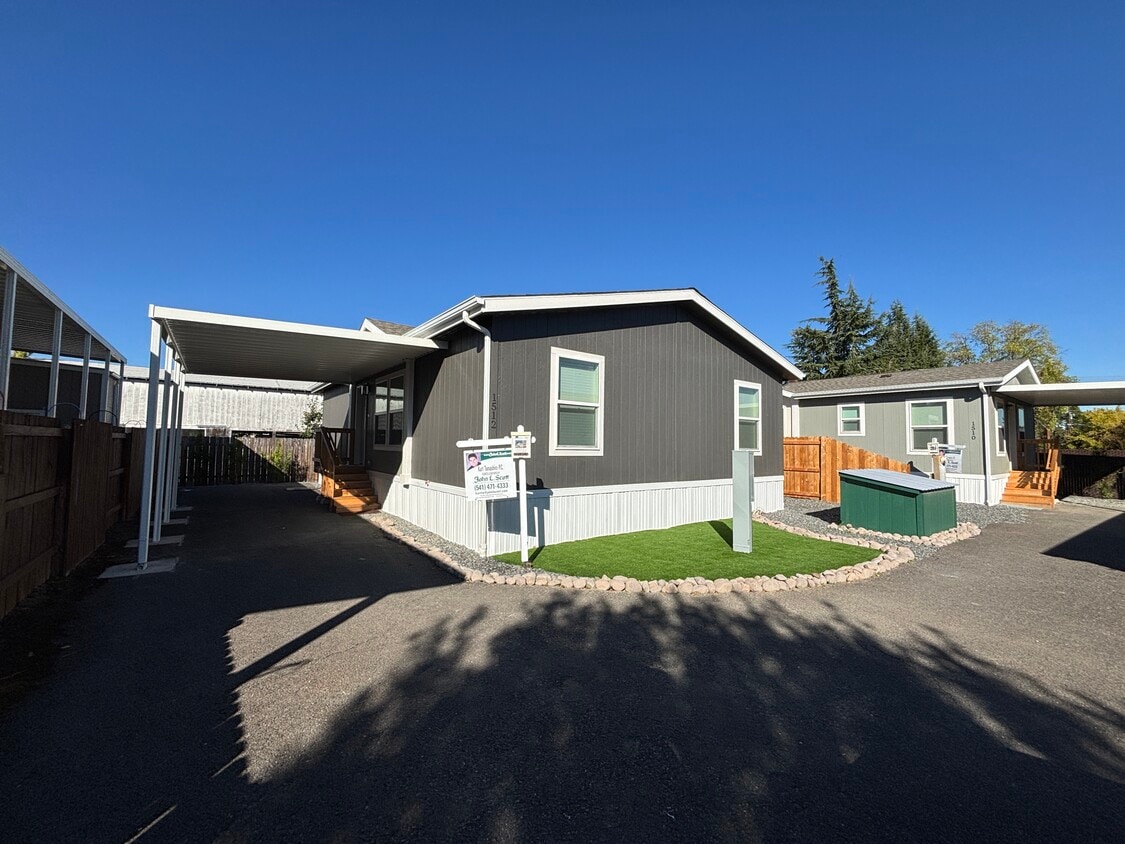 Primary Photo - 1512 Agape Way