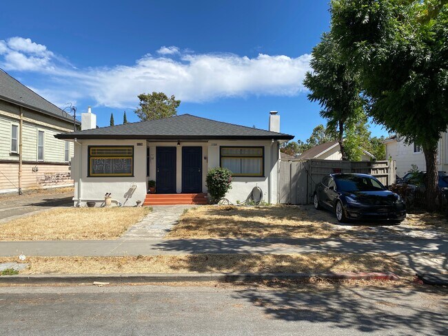exterior front yard - 1130 Hester Avenue