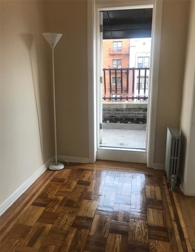 Foto del edificio - 646 W 207th St