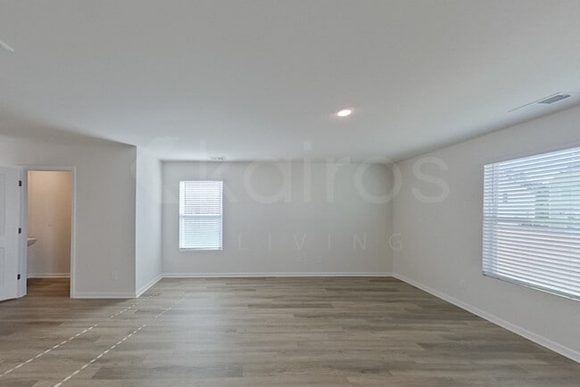 Building Photo - 110 Inez Ave