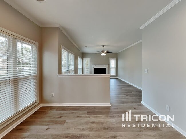 Foto del edificio - 1680 River Oak Dr