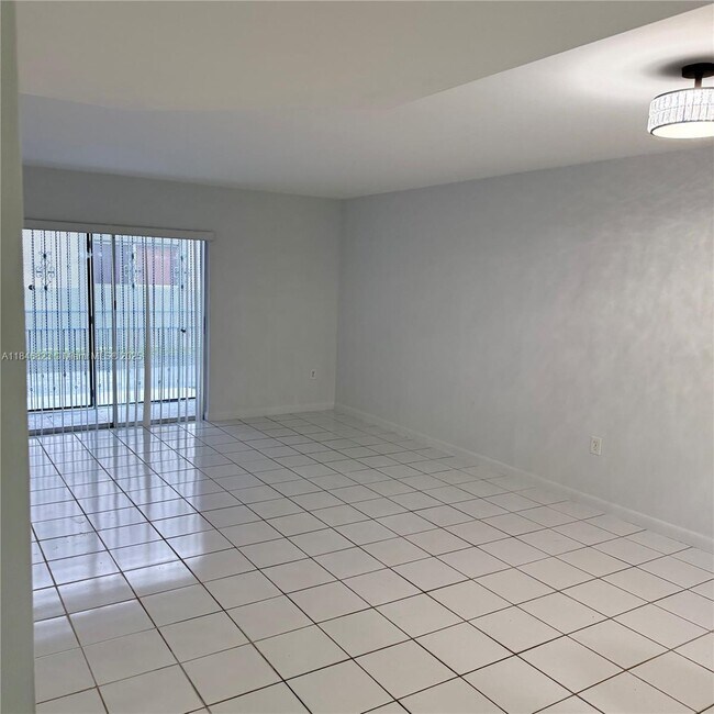 Foto del edificio - 2750 W 76th St