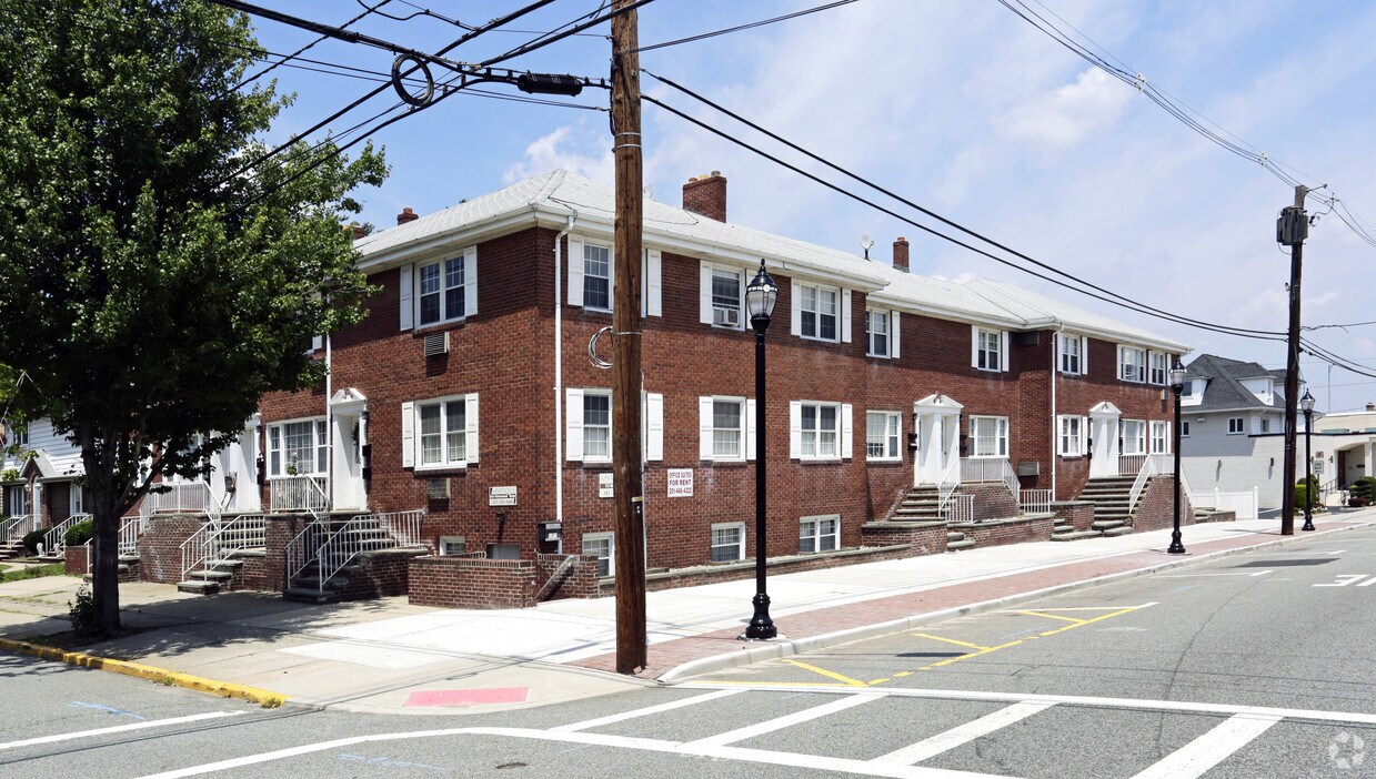 277283 Boulevard, Hasbrouck Heights, NJ 07604 Apartments in