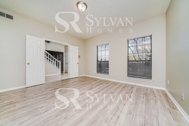 Building Photo - Prepare to be impressed by this 3 bedroom, 2.5 bathroom home