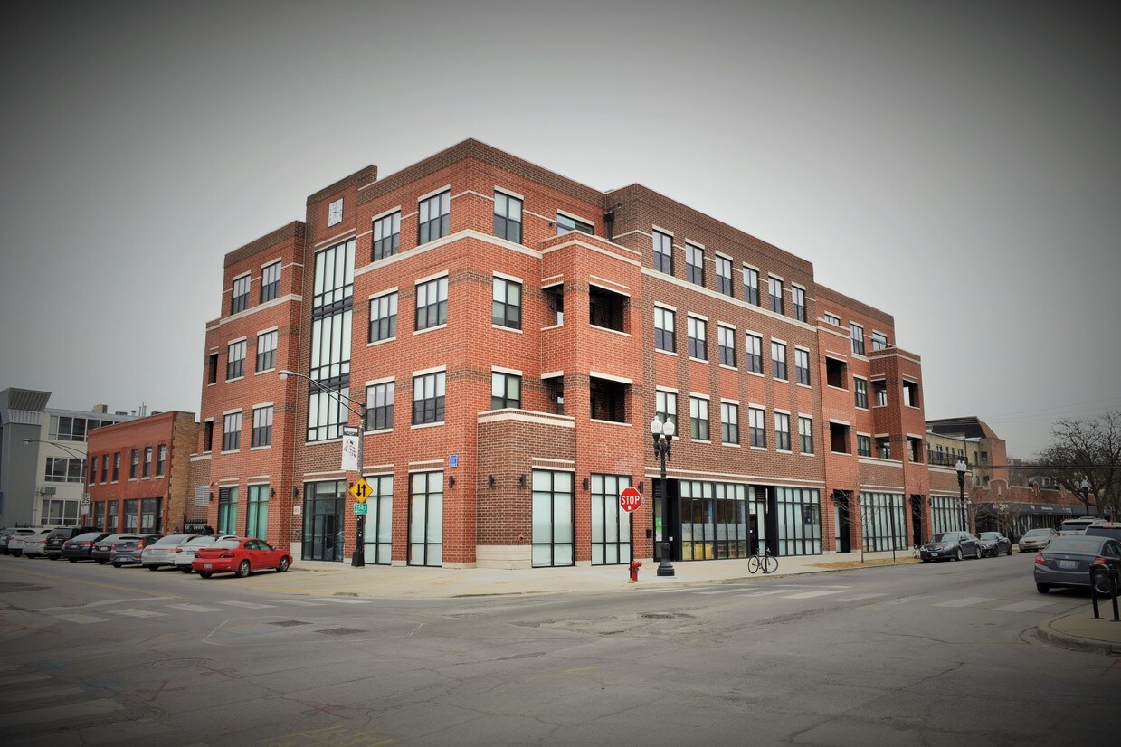 Primary Photo - 4607 N Clark St