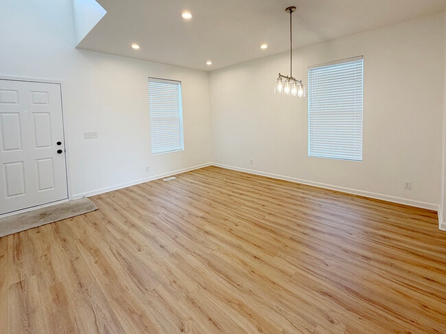 Foto del edificio - 651 Olive Ln