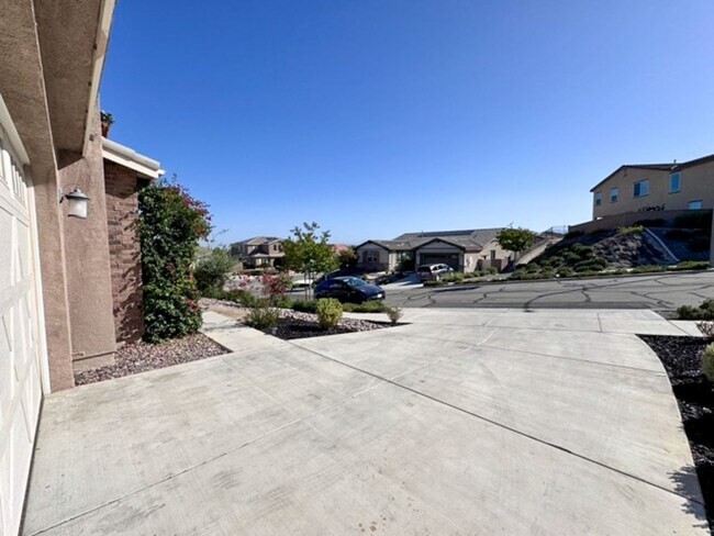 Building Photo - Stunning 5 Bedroom + Office Home with Priv...