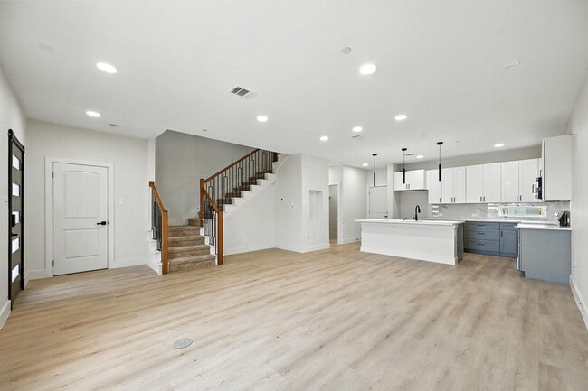 Building Photo - Brand-new modern townhome in Rowlett featu...
