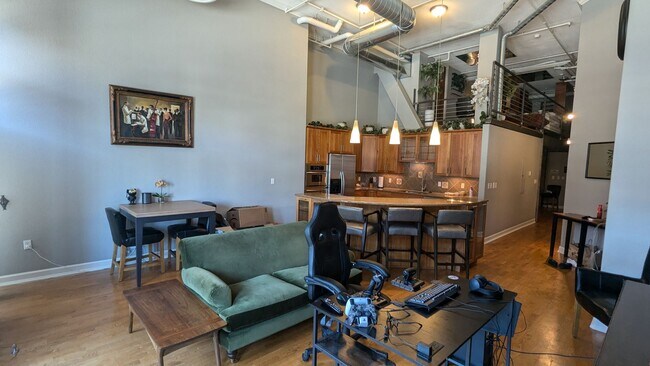 Foto del edificio - FANTASTIC LUXURY CONDO IN BALLPARK NEXT TO COORS FIELD!  FULLY-FURNISHED!