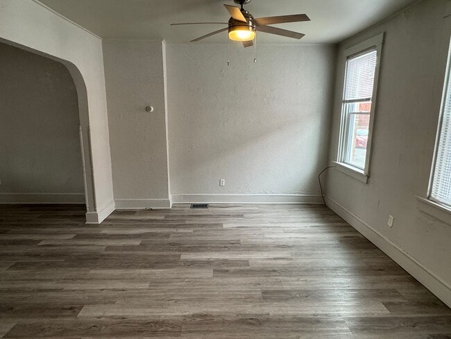 Building Photo - Updated 3 Bedroom, 1 Bath