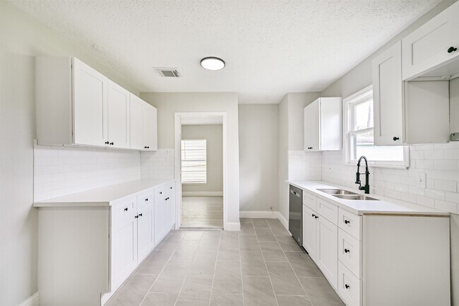 Building Photo - 5007 Northridge Dr