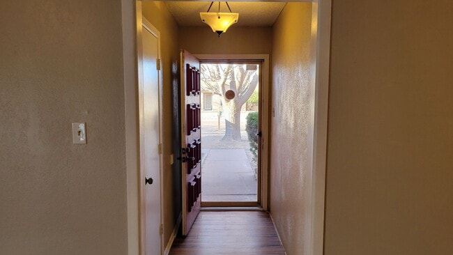 Building Photo - Available May! Cozy and comfortable 3/2/2 Home