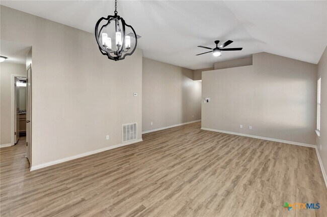 Foto del edificio - 515 Versailles St