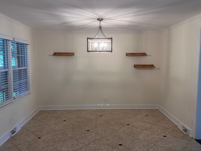 Building Photo - Beautiful 3 Bedroom Home in Windsor Park!!