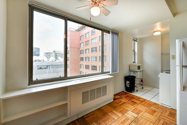 Foto del edificio - Charming & Bright Junior One Bedroom at Ri...