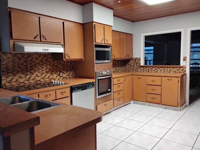 Building Photo - 4910 Ralls Rd