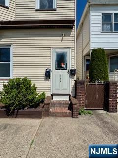 Building Photo - 144 Midland Ave