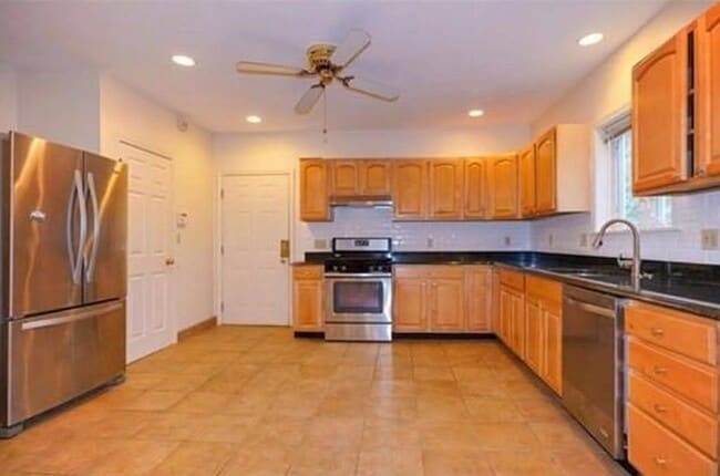 Foto del edificio - 82 Medford St