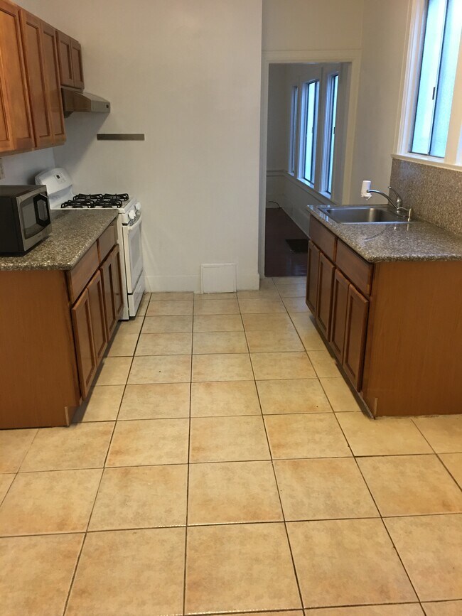 Kitchen - 1417 3rd Ave