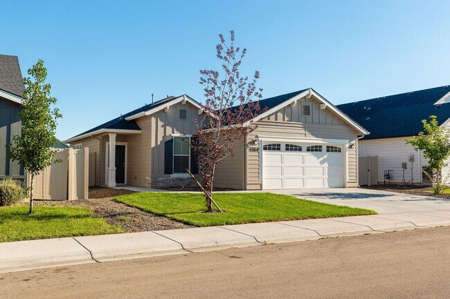 Building Photo - Central 3 bed 2 bath home
