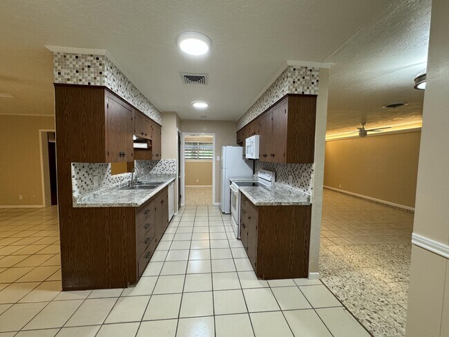 Building Photo - 5380 Wagon Trail
