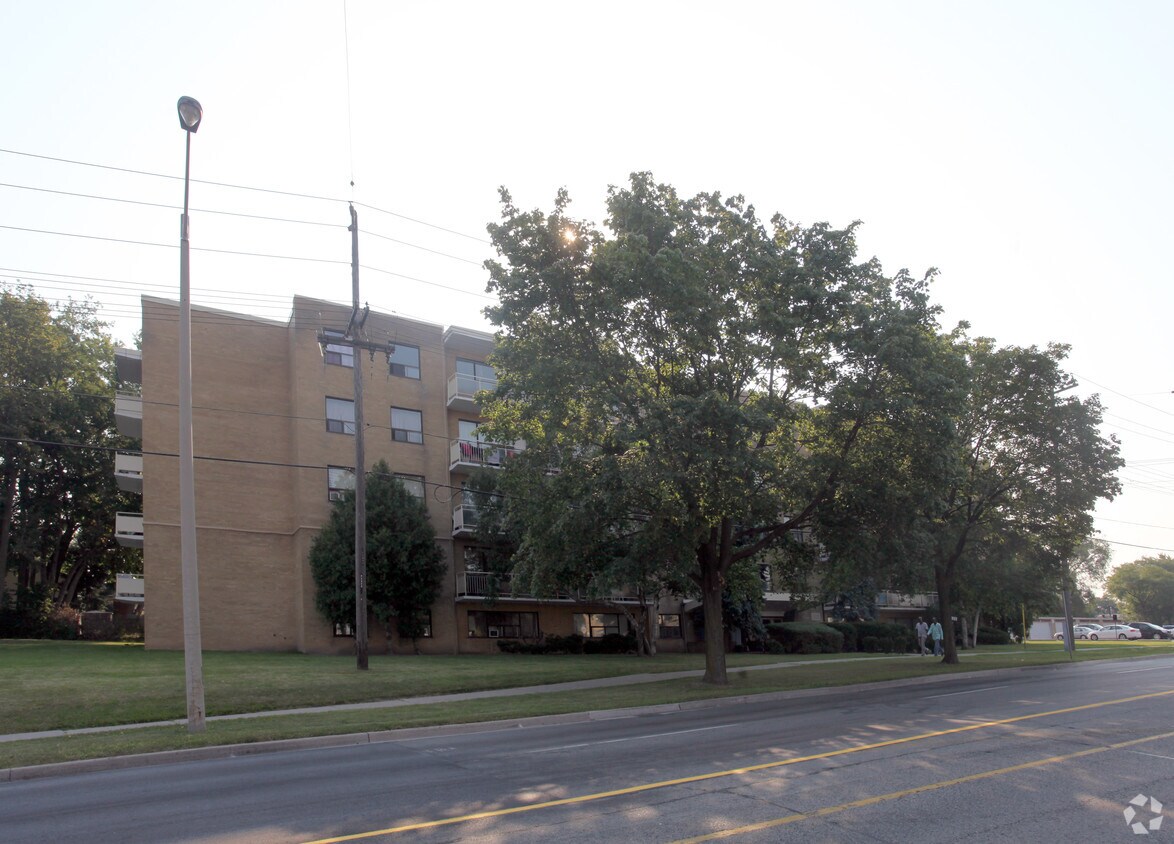 Photo du bâtiment - Watercliffe Park Apartments