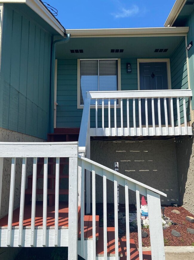 Building Photo - Expansive, Custom Home on East Bay!