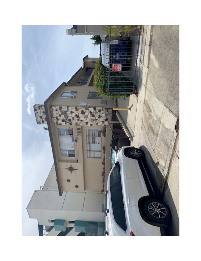 Building Photo - 729 Gramercy Dr