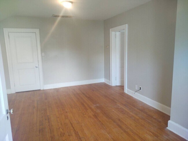 Foto del edificio - SH054 -703 N Lafayette Street