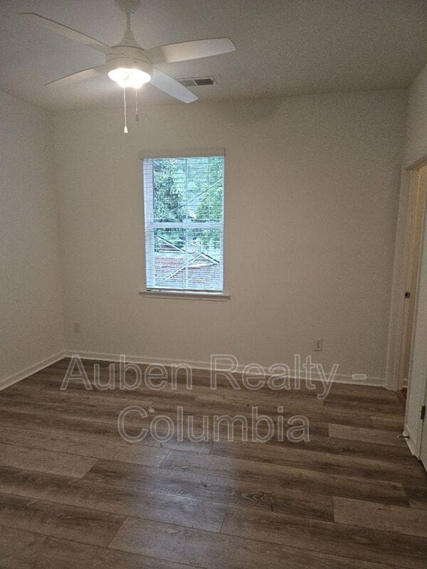 Building Photo - 517 Deerwood St