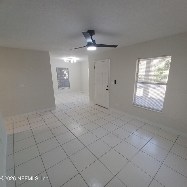 Building Photo - 253 Stillwell Ave