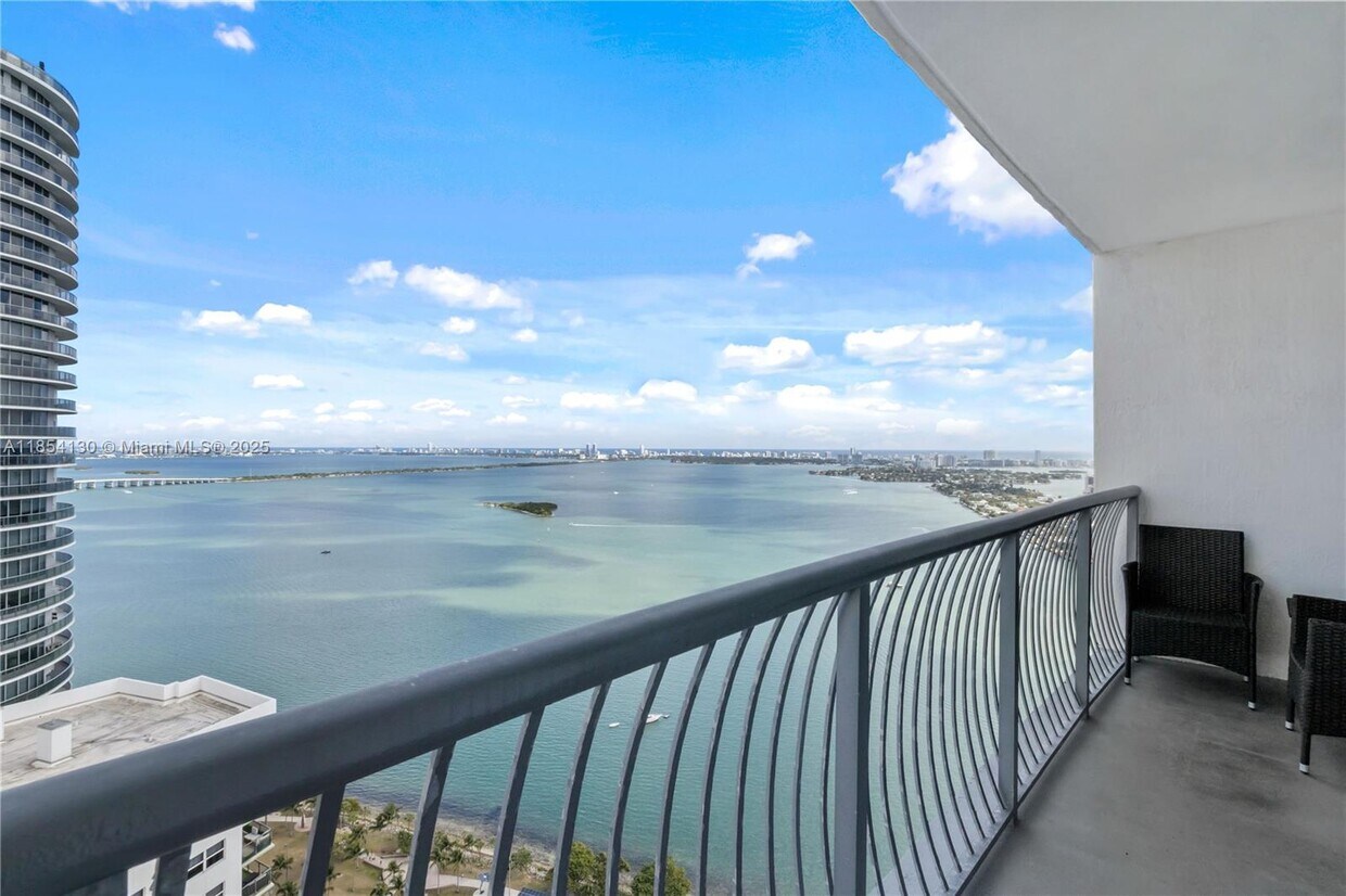Foto principal - 1750 N Bayshore Dr