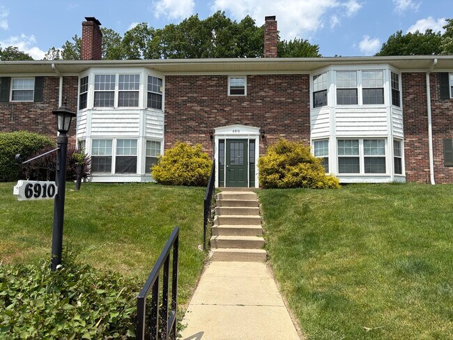 Foto del edificio - 6910 Carriage Hill Dr