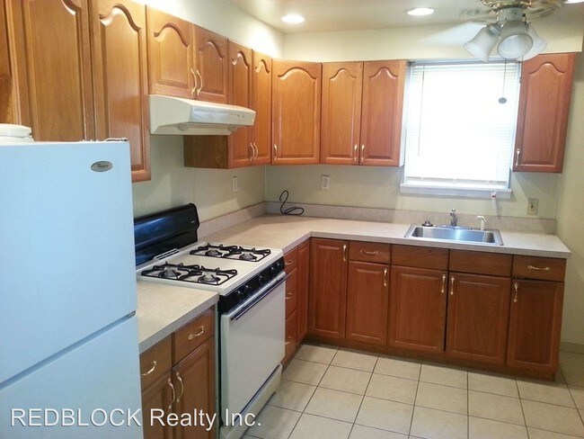 Building Photo - 1 br, 1.5 bath Apartment - 6326 N 18th Street