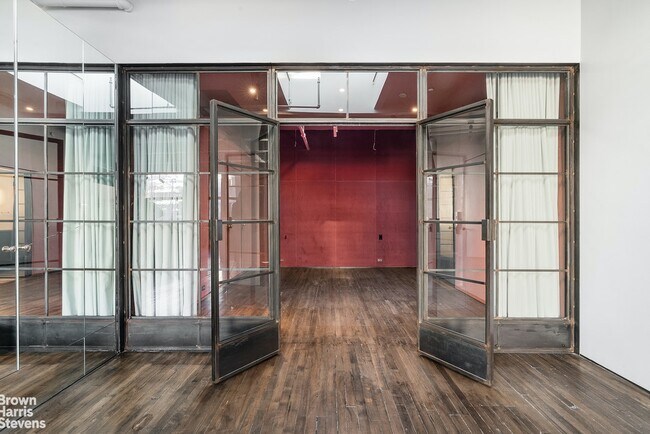 Foto del edificio - TOP FLOOR 50FT LOFT