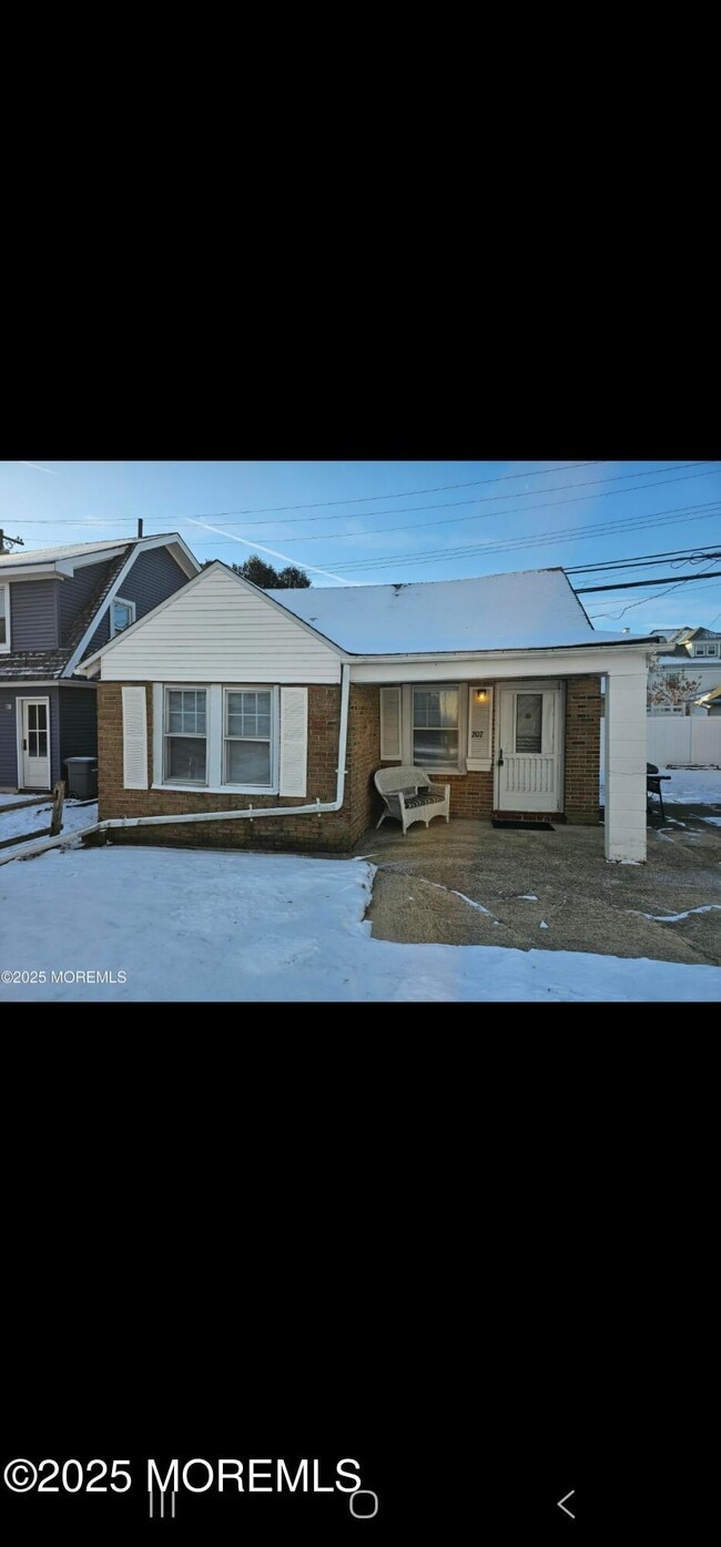 Building Photo - 207 3rd Ave