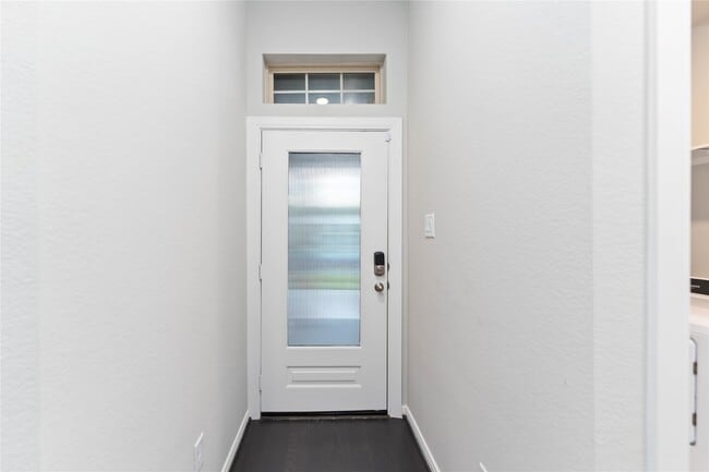 Building Photo - 7334 Lake Arrowhead Ln