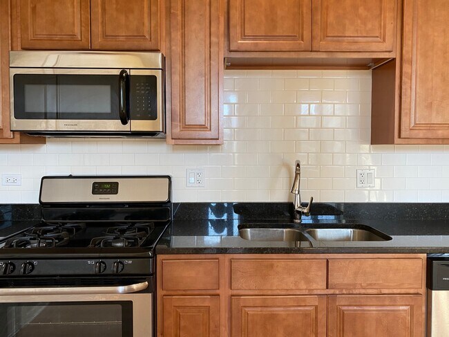 5RE Kitchen - 3223 N Sheffield